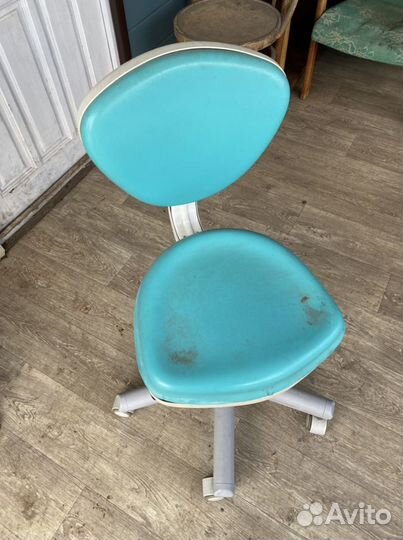 Стул медицинский сломан