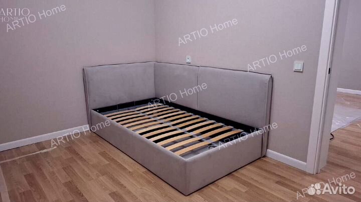 Кровать с мягким изголовьем