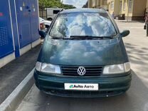 Volkswagen Sharan 2.0 MT, 1996, 300 000 км, с пробегом, цена 320 000 руб.