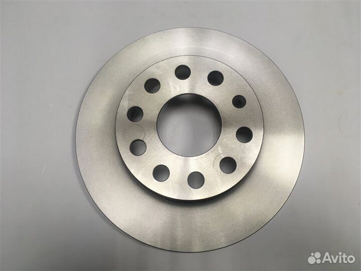 Диск тормозной задний Volksvagen Golf V