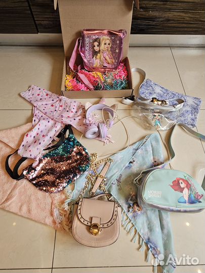 Аксессуары для девочки(сумки,шарфы,платки)