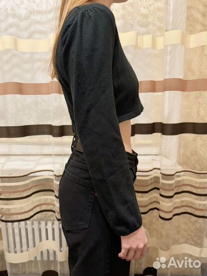 Укороченный топ с длинными рукавами