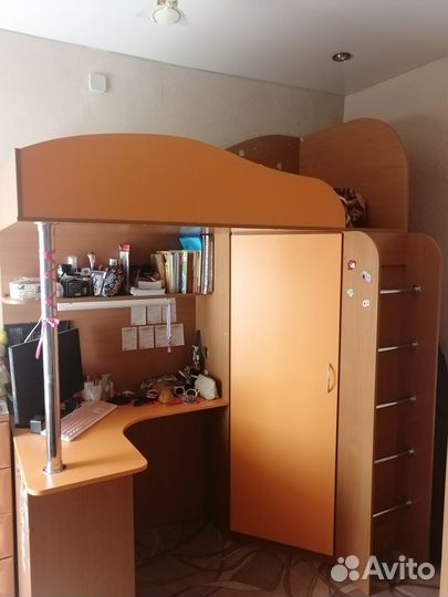 Детский комплект мебели (стол, кровать.шкаф)