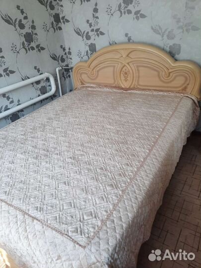 Кровать