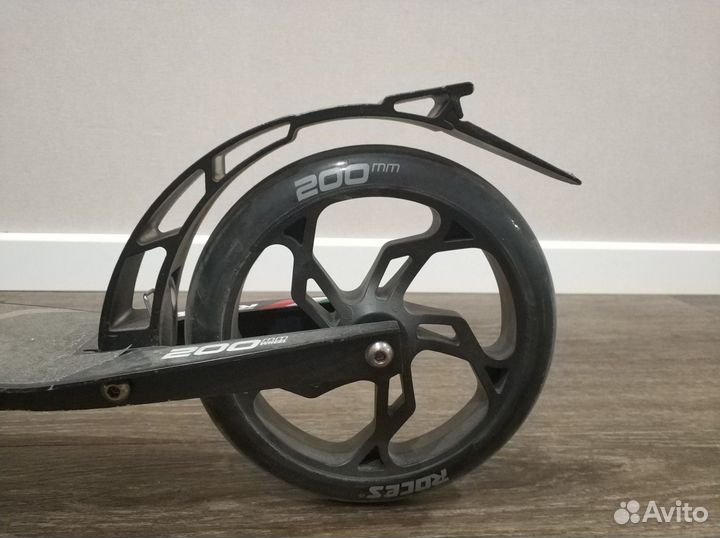 Самокат 2-х колесный Roces 200. До 100 кг