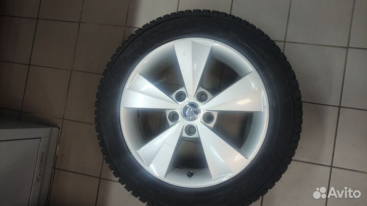 Dunlop SP Winter Ice 01 205/65 R16 94T