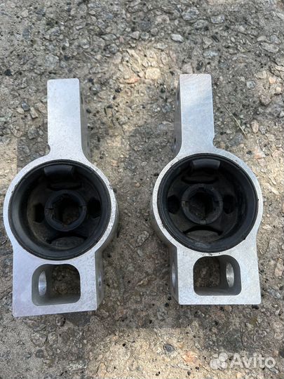 Сайлентблок рычага в сборе VAG