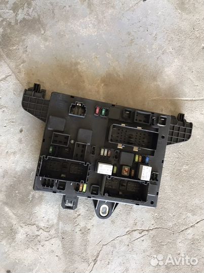 Салонный блок предохранителей Opel Astra J GTC