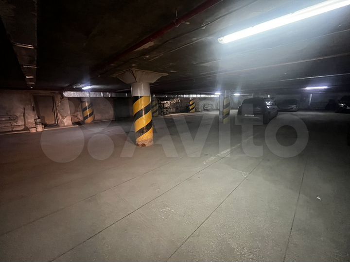 Машиноместо, 15 м²