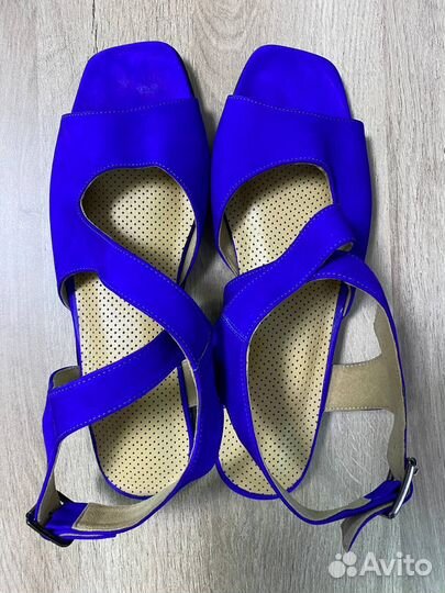 Босоножки женские замшевые