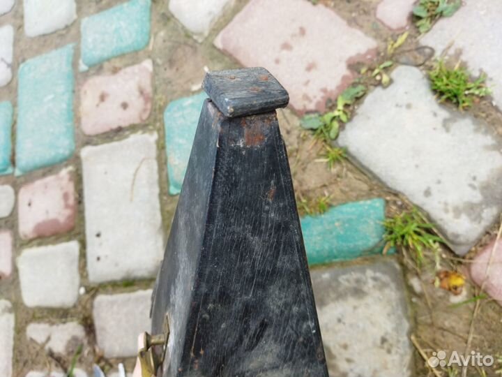 Метроном старинный