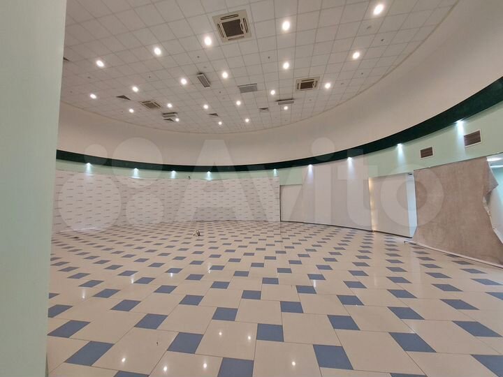 Атриумное помещение на первой линии, 370 м²