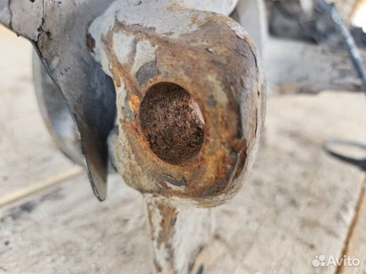 Кулак поворотный передний левый Nissan Terrano 3