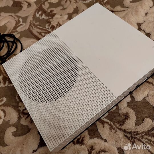 Xbox One s 1TB +игры
