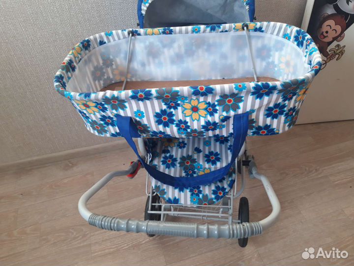 Коляска для кукол