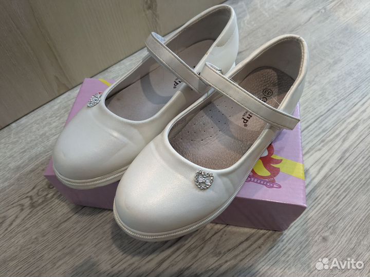 Туфли белые 33 размер