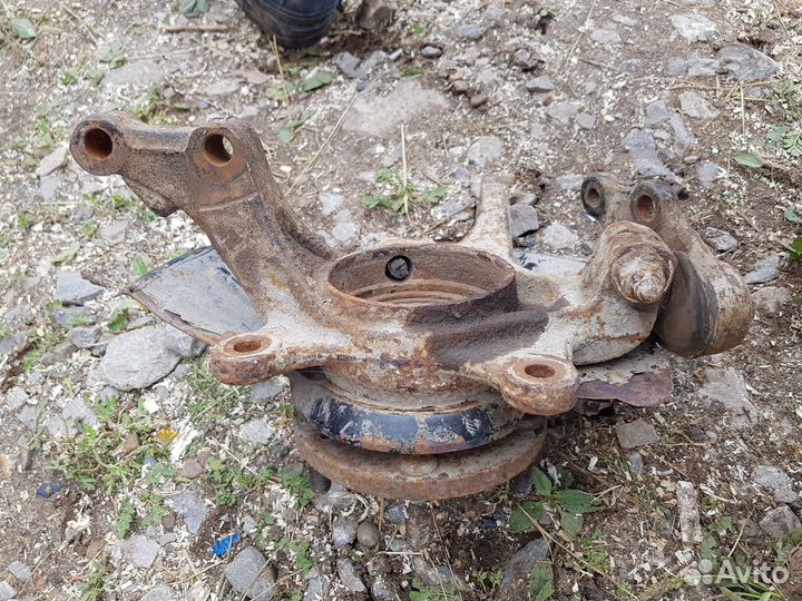 Kia Sportage 3 кулак передний правый