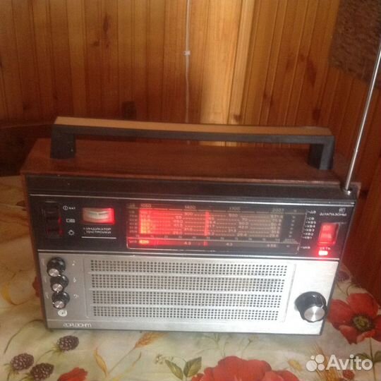 Радиоприёмник Океан 209 есть фм и кабель сети