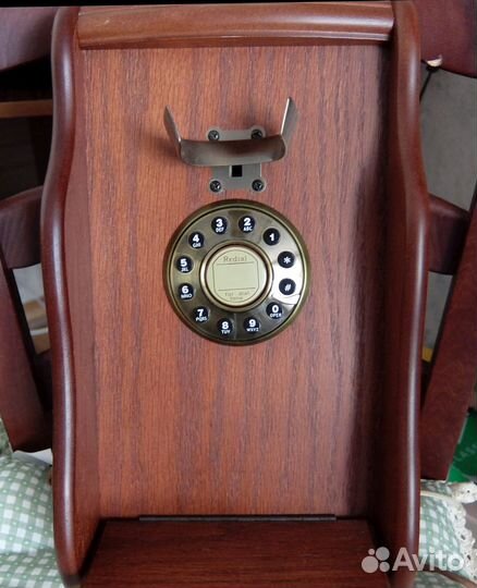 Ретро телефон с часами