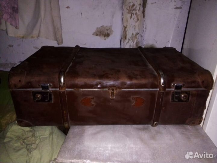 Чемодан дорожный старинный