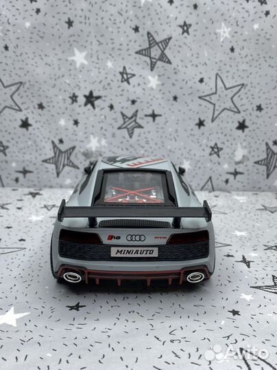 Машинка Audi R8 / Металлическая Модель 1:24