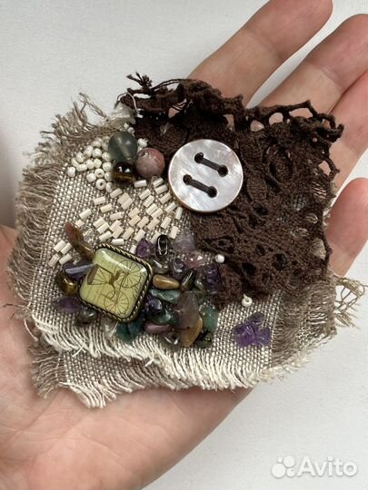 Броши Эконика