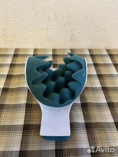 Массажная подушка от боли в шее