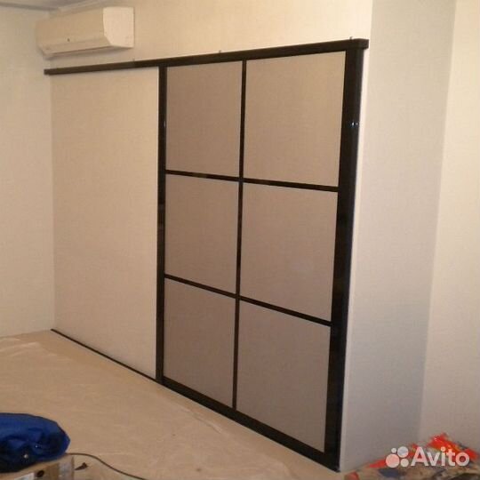 Раздвижные перегородки с дверью