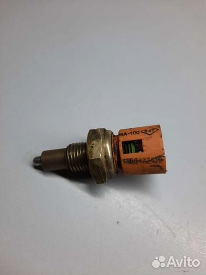 Датчик заднего хода Рено Симбол Сандеро