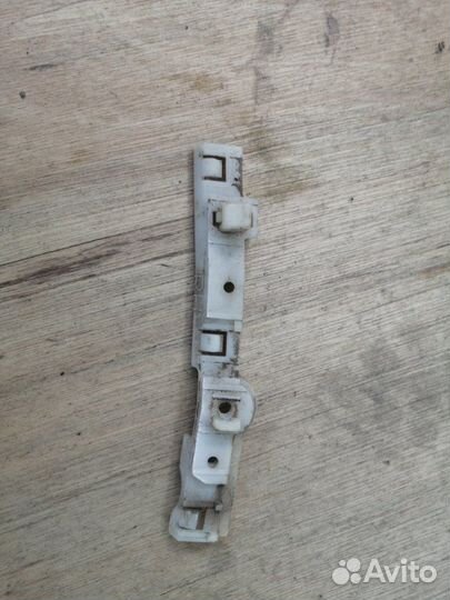 Крепление бампера переднее правое Nissan Note E11