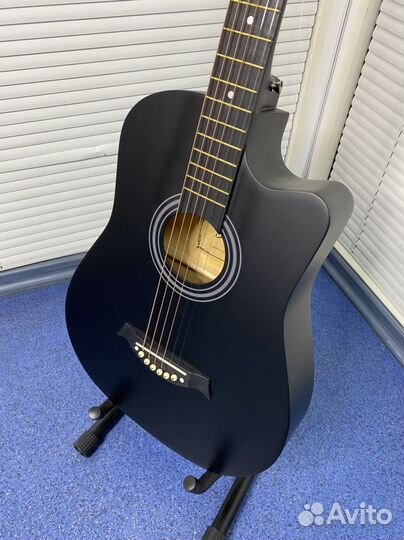 Гитара черная матовая новая