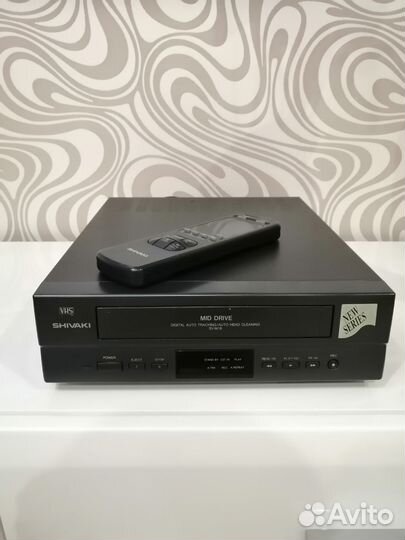 Видеомагнитофон shivaki с видеокассетами