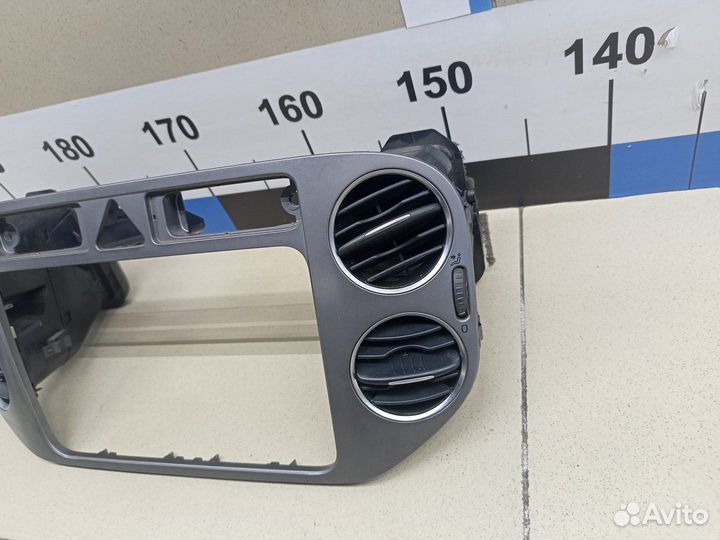 Рамка магнитолы Tiguan 2007-2011