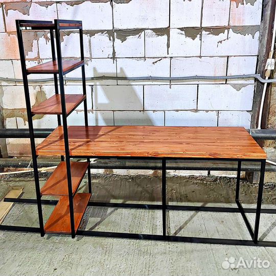 Компьютерный стол со стеллажом в стиле лофт