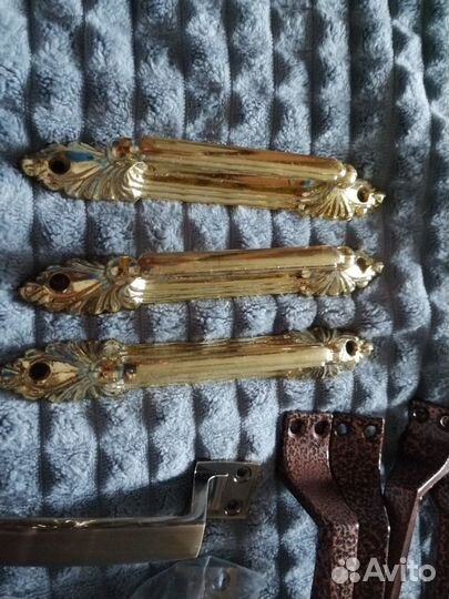 Мебельные ручки.оконные,дверные.лот 3 шт