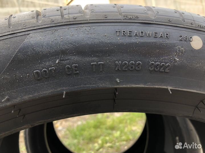 Pirelli P Zero PZ4 275/40 R22 и 315/35 R22 111Y