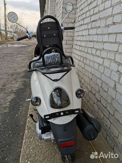 Скутер Vento retro 50/150cc теплый белый в наличии