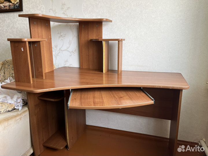 Компьютерный стол