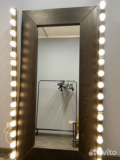 Зеркало с подсветкой в полный рост