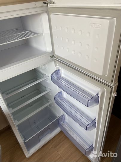 Холодильник Beko DS 325000