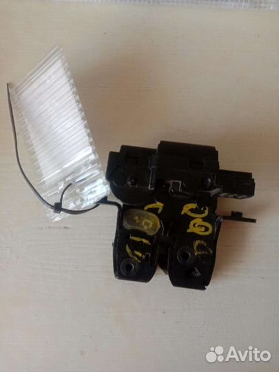 Замок багажника Ниссан