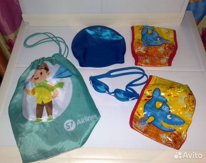 Очки,шапочка,нарукавники - для плавания