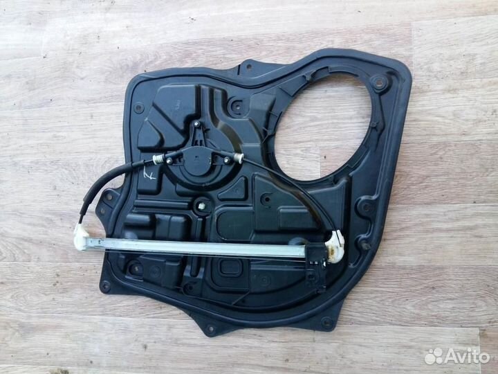 Стеклоподъемник электрический задний правый Mazda