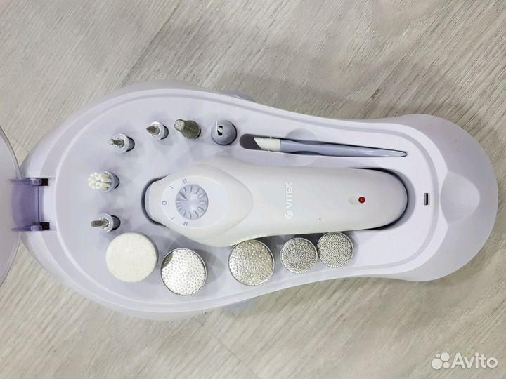 Маникюрный набор vitek VT-2201