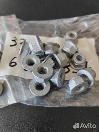 Гайка 33506883897 BMW