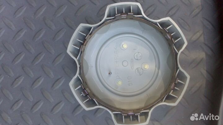 Колпак колесного диска на Toyota Land Cruiser