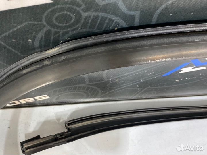 Уплотнительная резинка левая Bmw X5 E53 M54B30