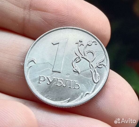 1 рубль 2019г. Смещение+ неровности на поверхности