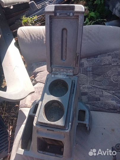 Подлокотник Mitsubishi Pajero 2