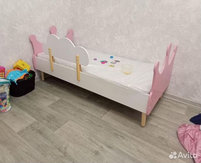 Детская кровать с бортиком